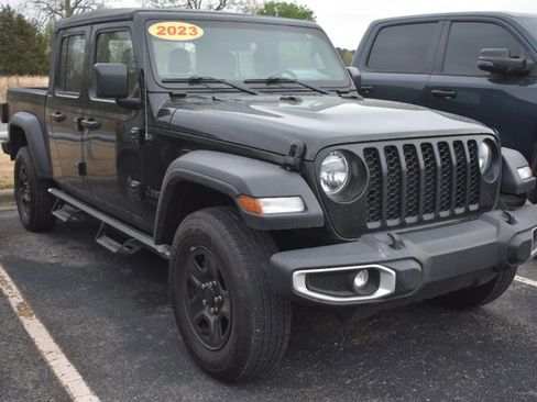Used 2023 Jeep Gladiator Sport image 3