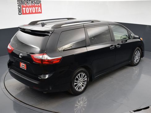 Used 2020 Toyota Sienna XLE image 26