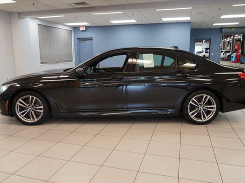 Used 2017 BMW 740i xDrive AWD/4WD image 2