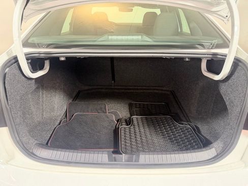 Used 2019 Volkswagen Jetta GLI image 6