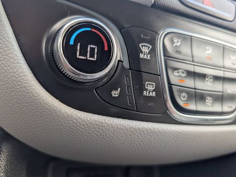 Used 2021 Chevrolet Equinox LT AWD/4WD image 22