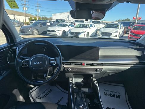 Used 2024 Kia Sorento S image 8