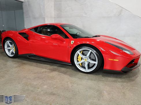 Used 2018 Ferrari 488 GTB RWD image 1