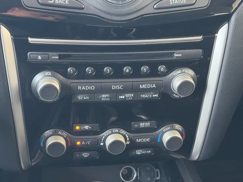Used 2017 Nissan Pathfinder S FWD image 23