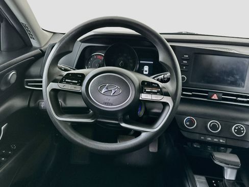 Used 2021 Hyundai Elantra SE FWD image 18