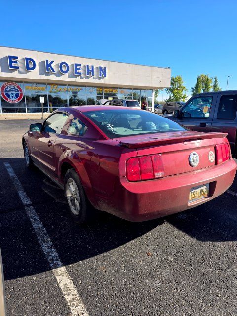 Used 2008 Ford Mustang Coupe RWD image 3