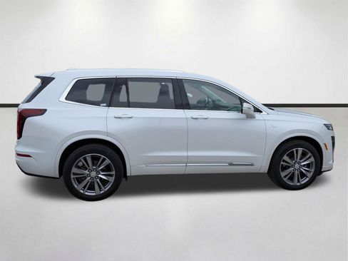 Used 2024 Cadillac XT6 Premium Luxury FWD image 3
