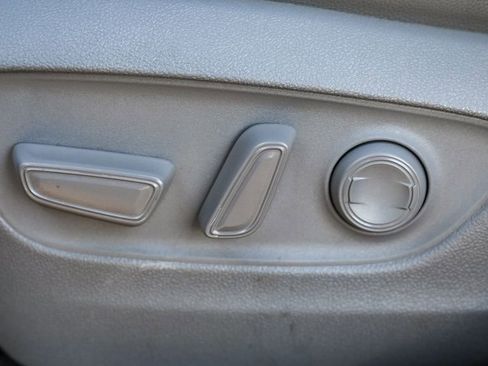 Used 2022 Toyota Highlander XLE image 26