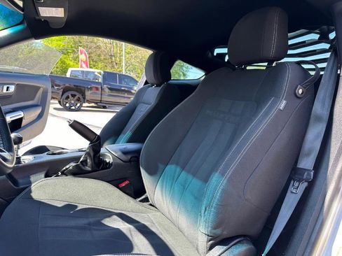Used 2018 Ford Mustang Coupe RWD image 33