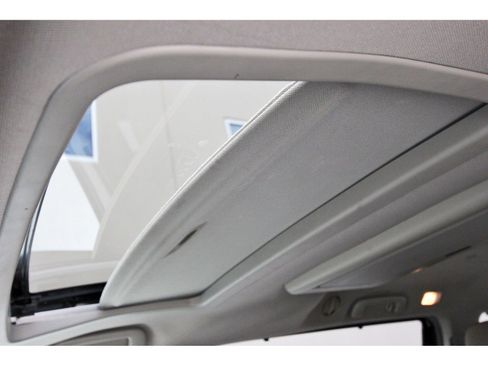 Used 2016 Toyota Sienna XLE Premium FWD image 28