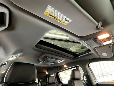 Used 2023 Honda Odyssey Touring image 25