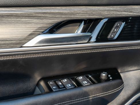 Used 2023 Jeep Wagoneer Series III w/ Premium Group I AWD/4WD image 15