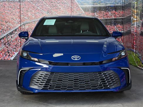 Used 2026 Toyota Camry SE FWD image 3