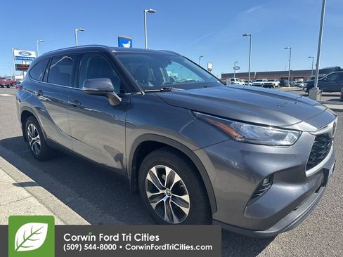 Used 2020 Toyota Highlander XLE image 1