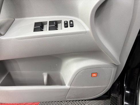 Used 2013 Toyota Highlander Limited image 8