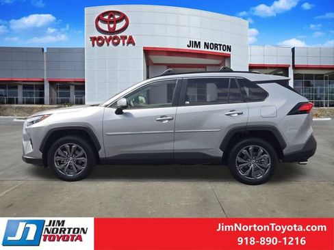 Used 2025 Toyota RAV4 XLE Premium AWD/4WD image 5
