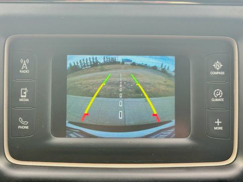 Used 2017 Jeep Grand Cherokee Laredo RWD image 14