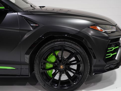 Used 2022 Lamborghini Urus AWD/4WD image 24