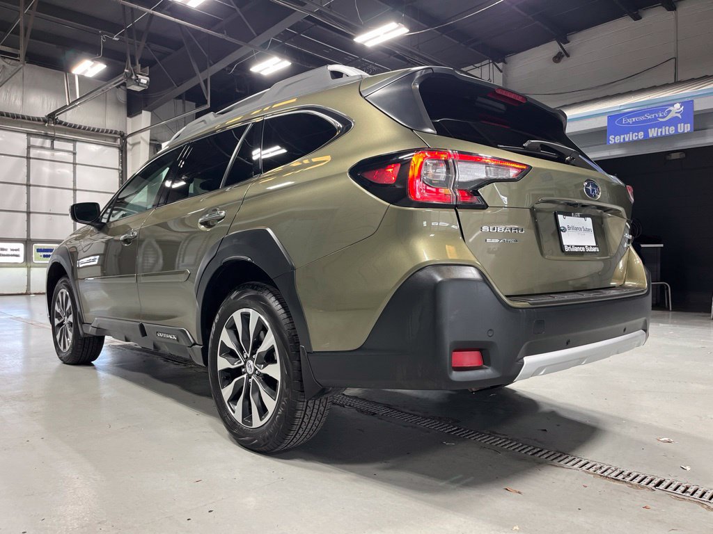 Certified 2025 Subaru Outback Touring AWD/4WD image 2