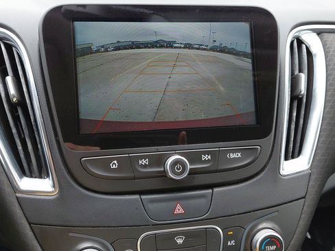 Used 2018 Chevrolet Malibu LT FWD image 30