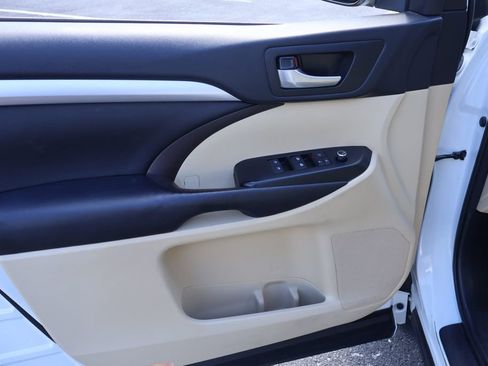 Certified 2017 Toyota Highlander XLE image 12