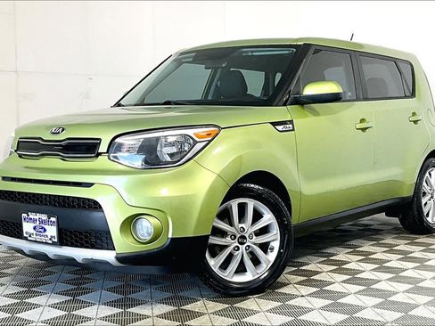 Used 2017 Kia Soul + image 2