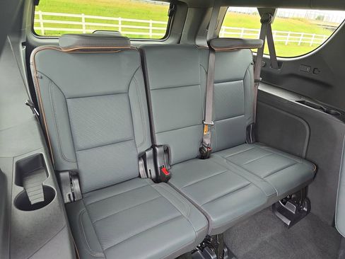 Used 2025 GMC Yukon XL AT4 w/ AT4 Premium Package AWD/4WD image 12