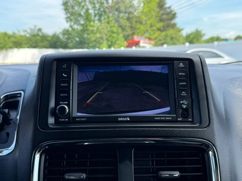 Used 2018 Dodge Grand Caravan SXT w/ Driver Convenience Group FWD image 30