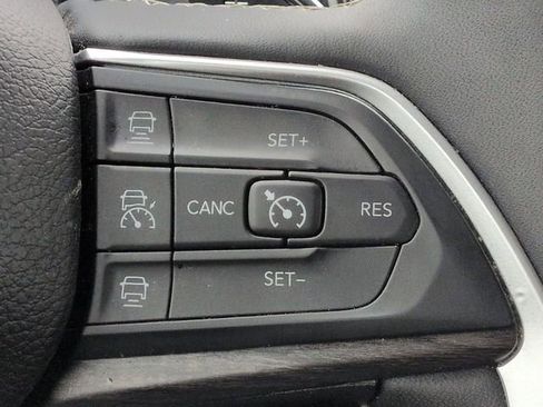 Used 2024 Jeep Grand Cherokee L Limited w/ Luxury Tech Group II image 21