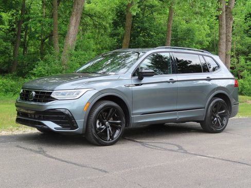 Used 2024 Volkswagen Tiguan SE R-Line AWD/4WD image 22