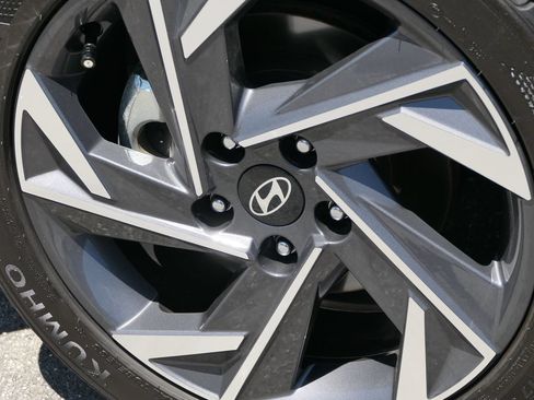Certified 2025 Hyundai Elantra Sport FWD image 11