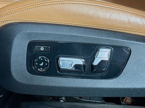 Used 2021 BMW X7 M50i w/ Executive Package image 19