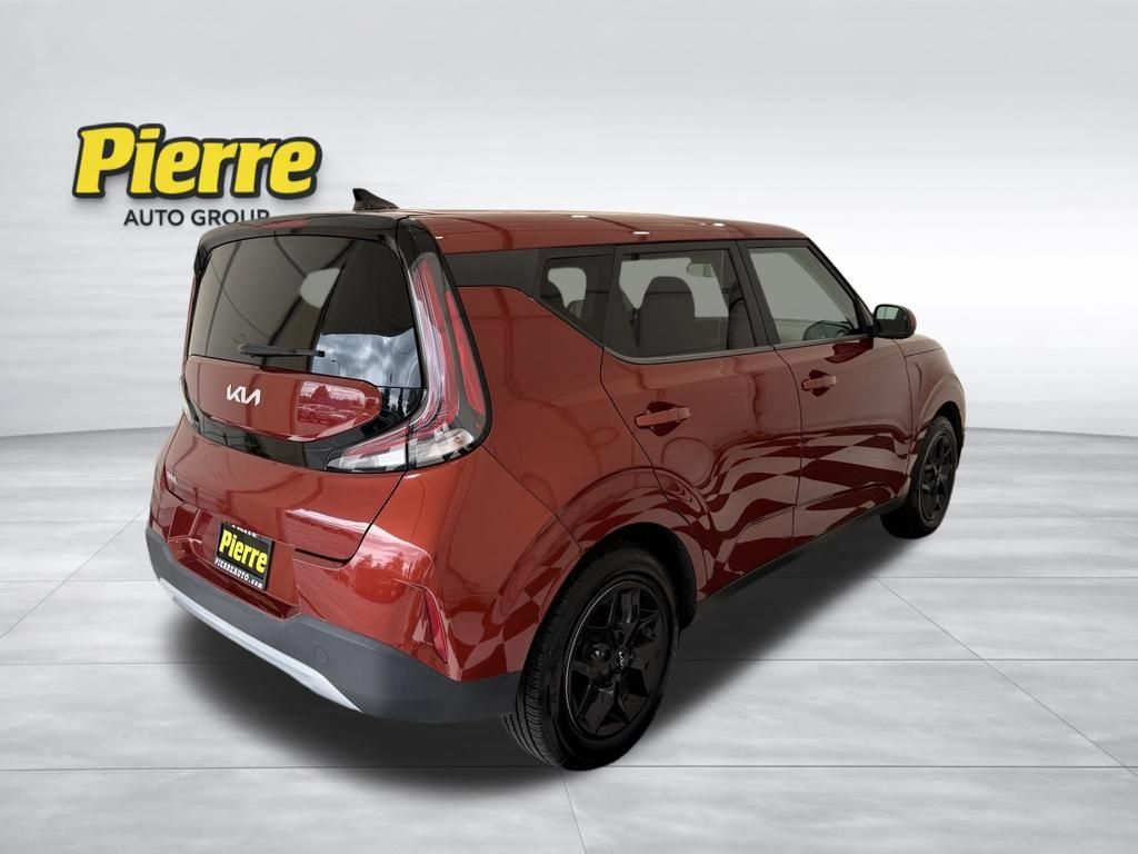 Used 2023 Kia Soul LX w/ LX Technology Package FWD image 5