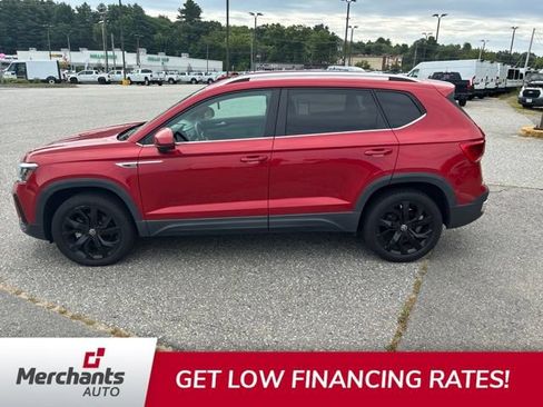 Used 2022 Volkswagen Taos SE w/ Panoramic Sunroof Package FWD image 8