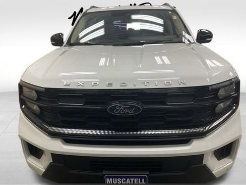 Used 2025 Ford Expedition Max Active AWD/4WD image 2