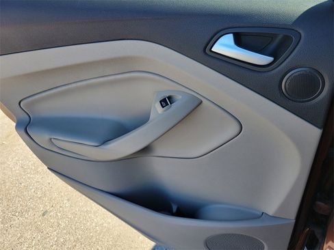 Used 2017 Ford Escape Titanium image 18