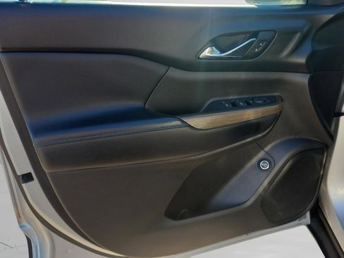 Used 2018 GMC Acadia SLE image 30