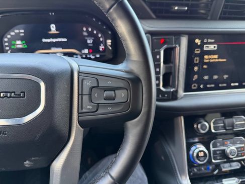 Used 2024 GMC Yukon XL Denali AWD/4WD image 8