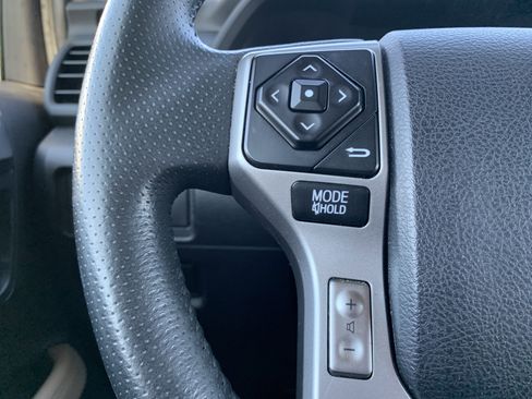 Used 2016 Toyota 4Runner SR5 AWD/4WD image 18