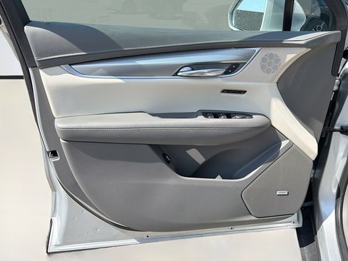 Used 2018 Cadillac XT5 Luxury w/ Driver Awareness Package image 21