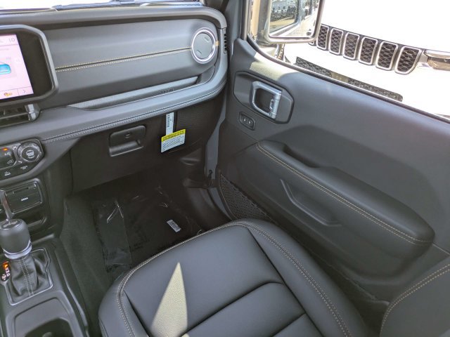New 2026 Jeep Wrangler Unlimited Sahara AWD/4WD image 17