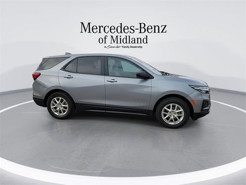 Used 2023 Chevrolet Equinox LS w/ LS Convenience Package image 9