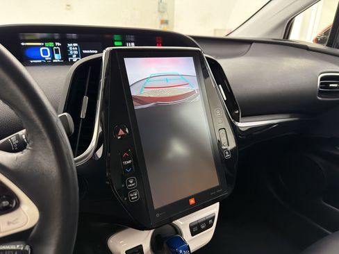 Used 2017 Toyota Prius Prime Advanced FWD image 25