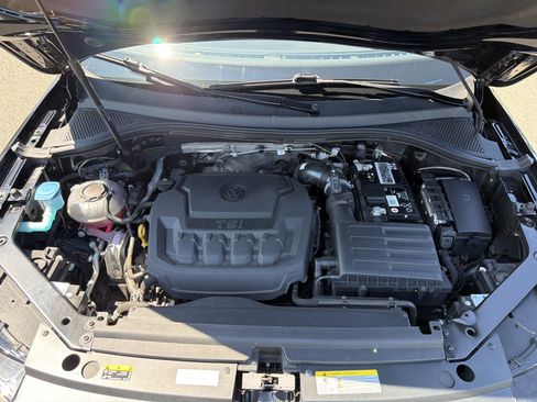 Certified 2023 Volkswagen Tiguan SE R-Line AWD/4WD image 30