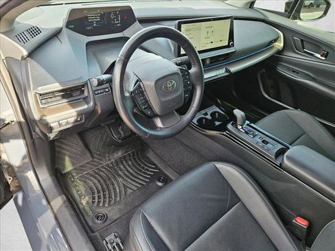 Used 2024 Toyota Prius XLE image 9