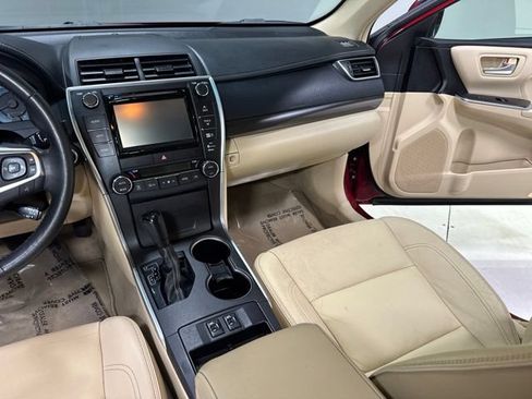 Used 2015 Toyota Camry XLE w/ Moonroof Package FWD image 22