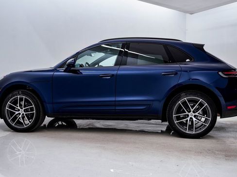 Certified 2025 Porsche Macan image 2