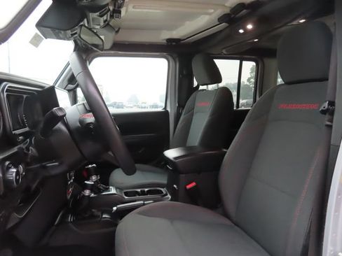 Used 2024 Jeep Wrangler Unlimited Rubicon AWD/4WD image 17
