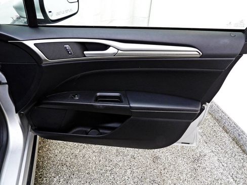 Used 2018 Ford Fusion SE image 11