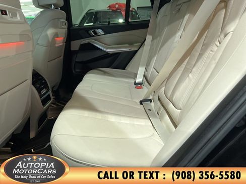 Used 2020 BMW X5 M50i AWD/4WD image 23